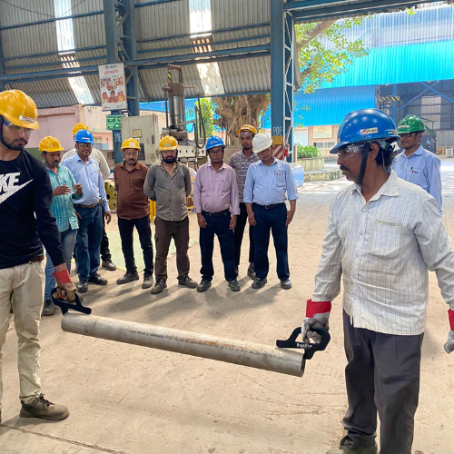 PSC Ezylift – Safe Pipe Lifting Hand Safety Tool