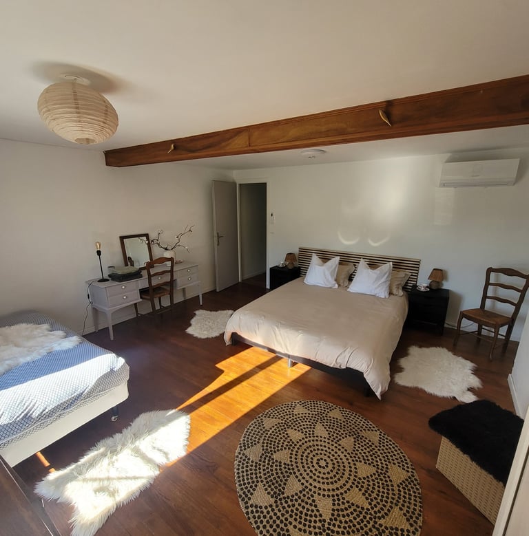 Chambre Nicole et Germain Lit Double 160x200 et lit simple