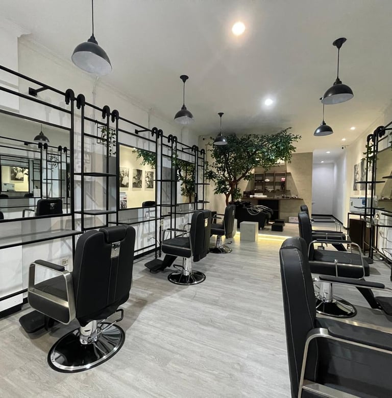 tempat potong rambut paling rekomendasi di surabaya, tentunya hanya di tjoekeor bawah pohon