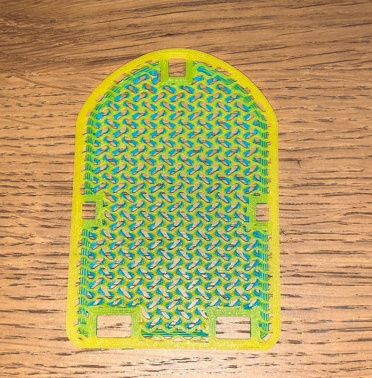 Multicolor patterns for insert plates