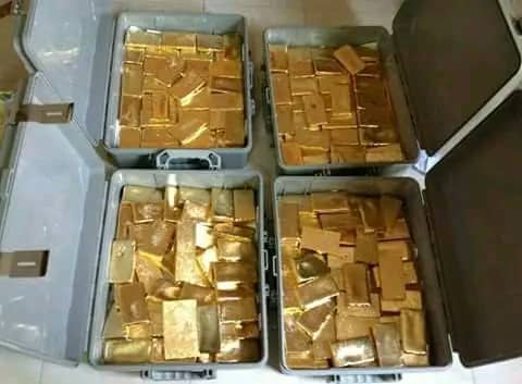 a bunch of gold bars in a box ready to be supplied to gulf countries from gulfgoldmarket.com