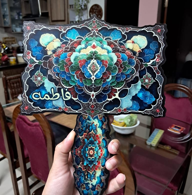 Customized hand mirror