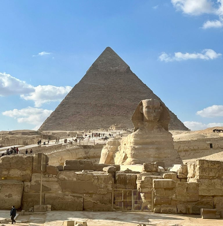 the Giza Pyramid with th sphinx
