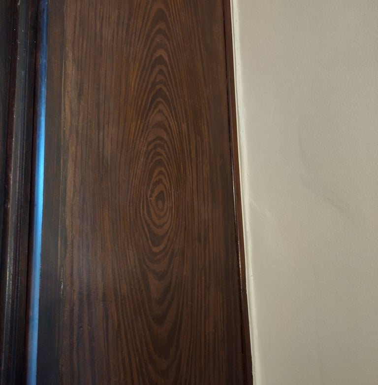 joue de cheminée effet faux-bois