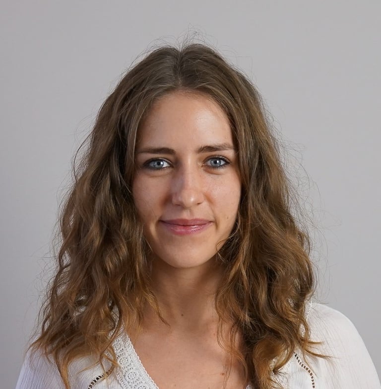 My name is Vanessa Schmitz. I am a certified holistic health and nutrition coach.