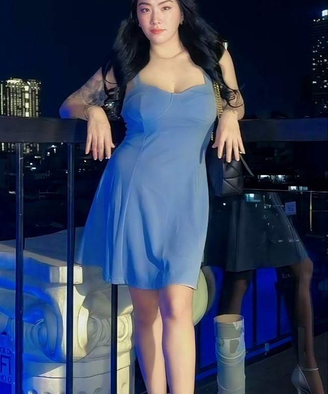 Therapist Sayuri ready for a relaxation massage session