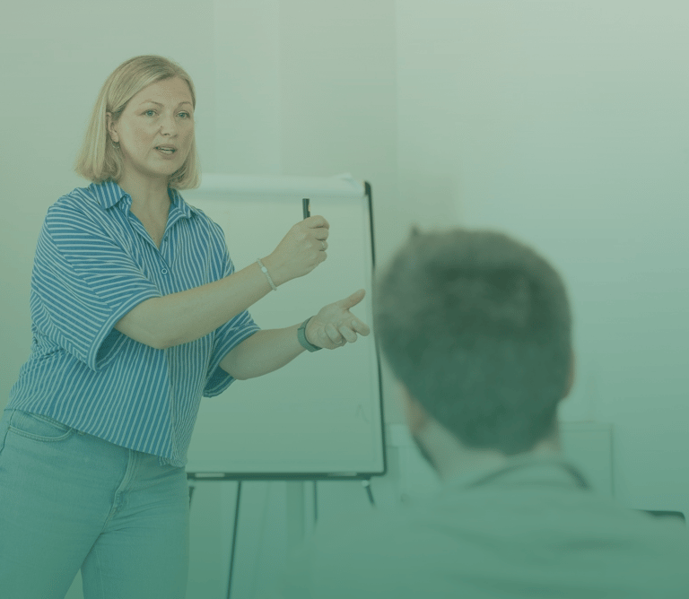 Iris Van Belleghem begeleidt een emotionele intelligentie training voor een professioneel team