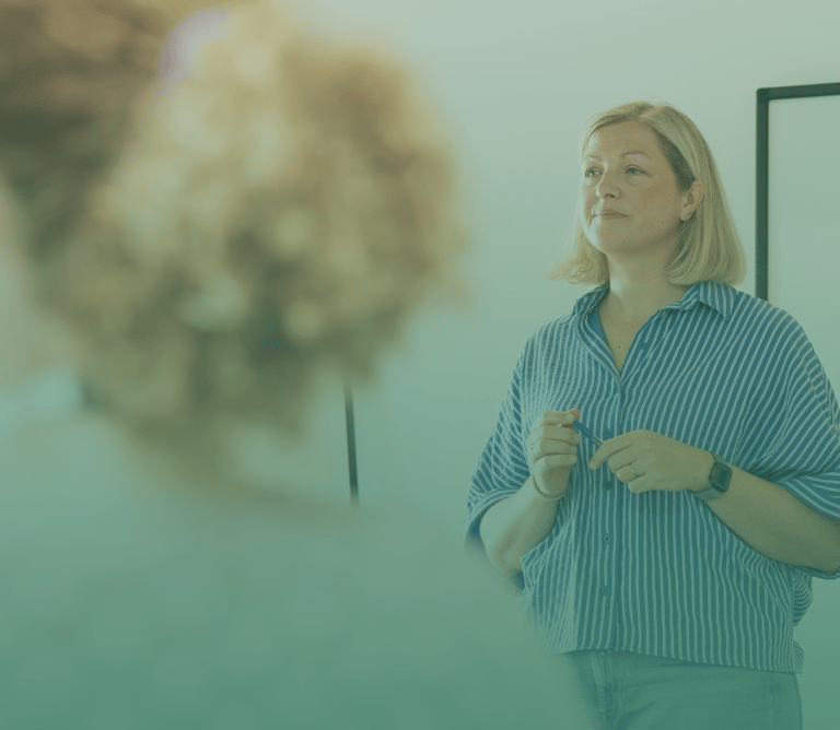 Iris Van Belleghem begeleidt een Lencioni teamcoachingtraject rond vertrouwen en samenwerking