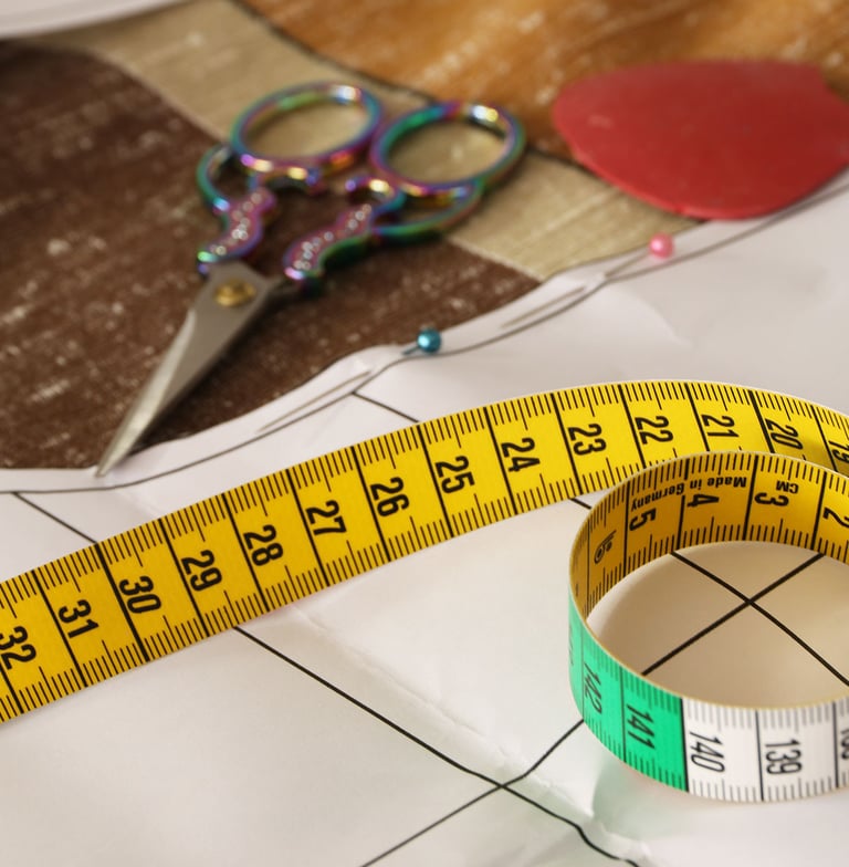 Herramientas de patronaje y diseño de prendas personalizadas en Gala Kosturica