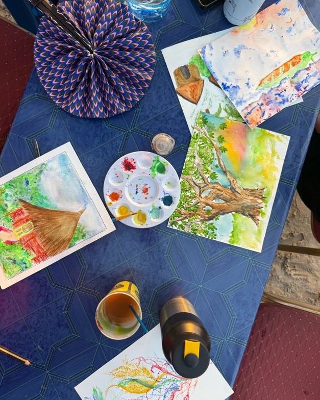 Photo représentant quelques oeuvres d'art réalisé lors de l'activité artistique de peinture à Kachiouane