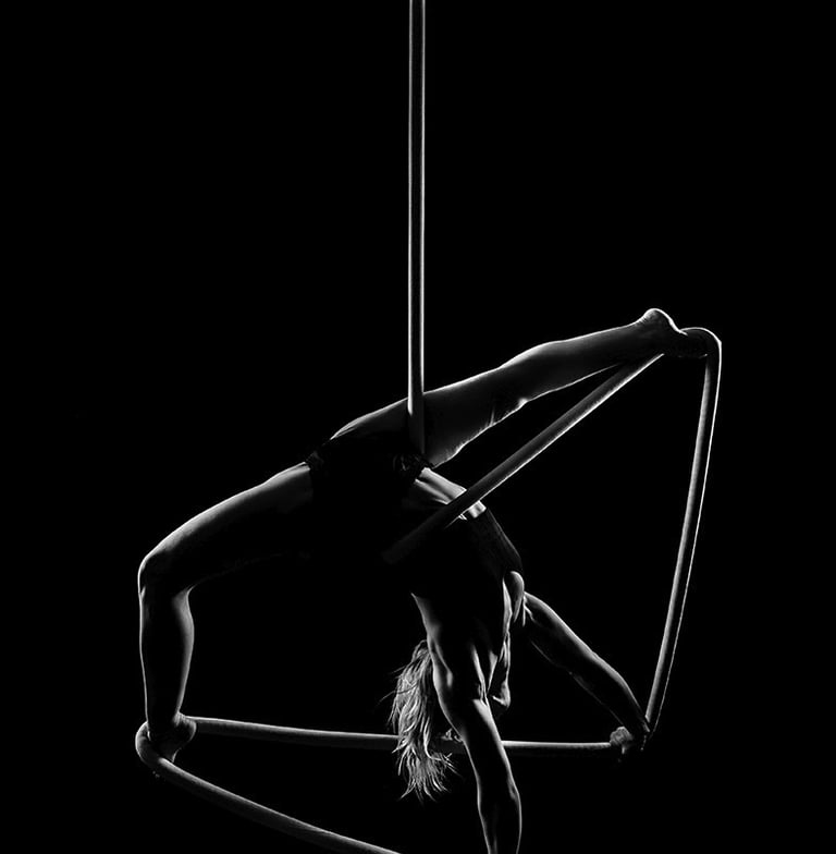 low key black and white pole dance photography maude tourret photography
