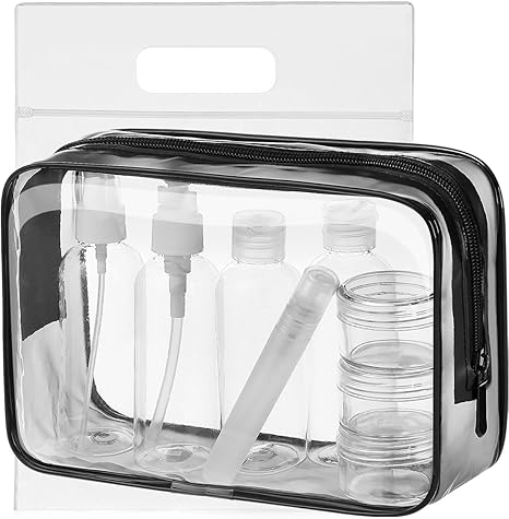 una caja de plástico transparente con un recipiente de plástico transparente