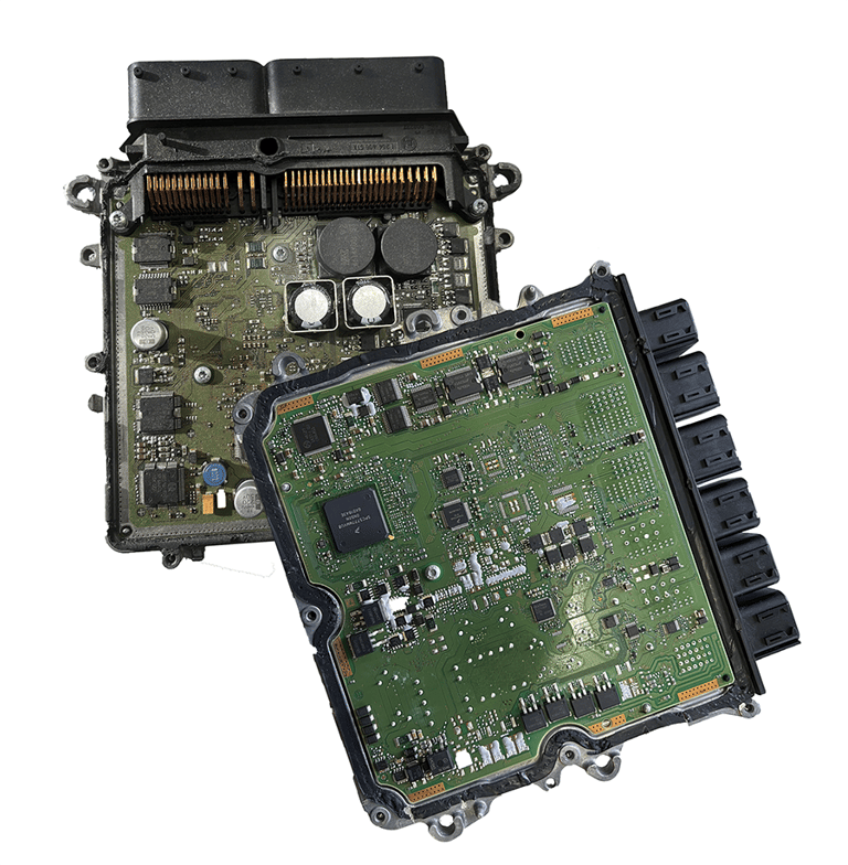 Centralita / ECU Motor destapada en su interior electrónico para repararse errores comunes coche no comunica o no enciende