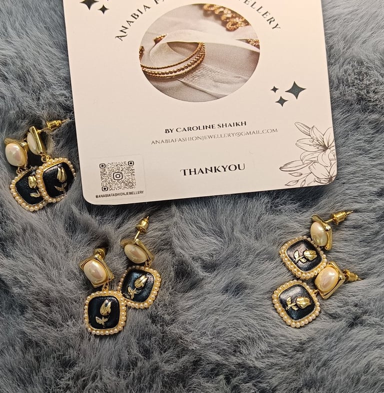 e pairs of a picture of a set of threearrings and a ring