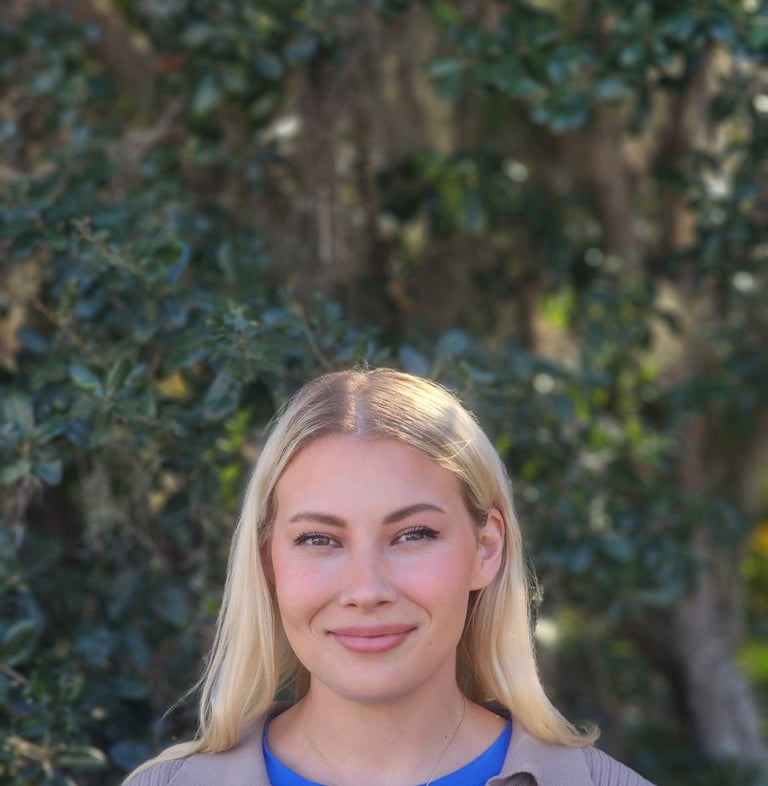 Anxiety Therapist in Tampa Bay, helping with Stress, Burnout, Overwhelm and Women's Issues