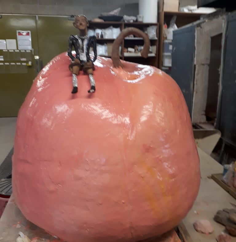 The complete ceramic peach from Jame and the giant peach