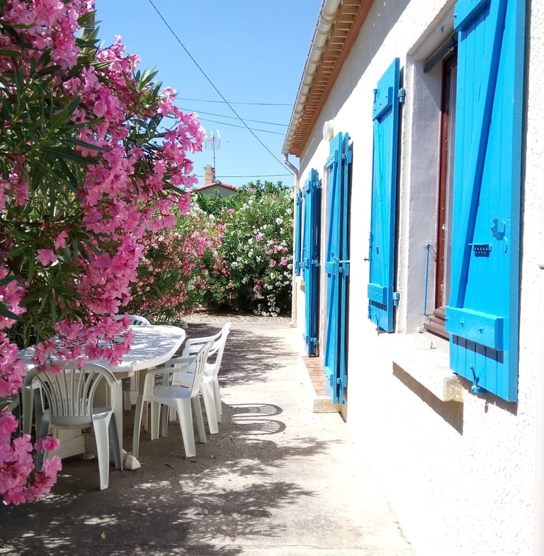 Terrasse de 50 m² sur terrain clos de 220 m²