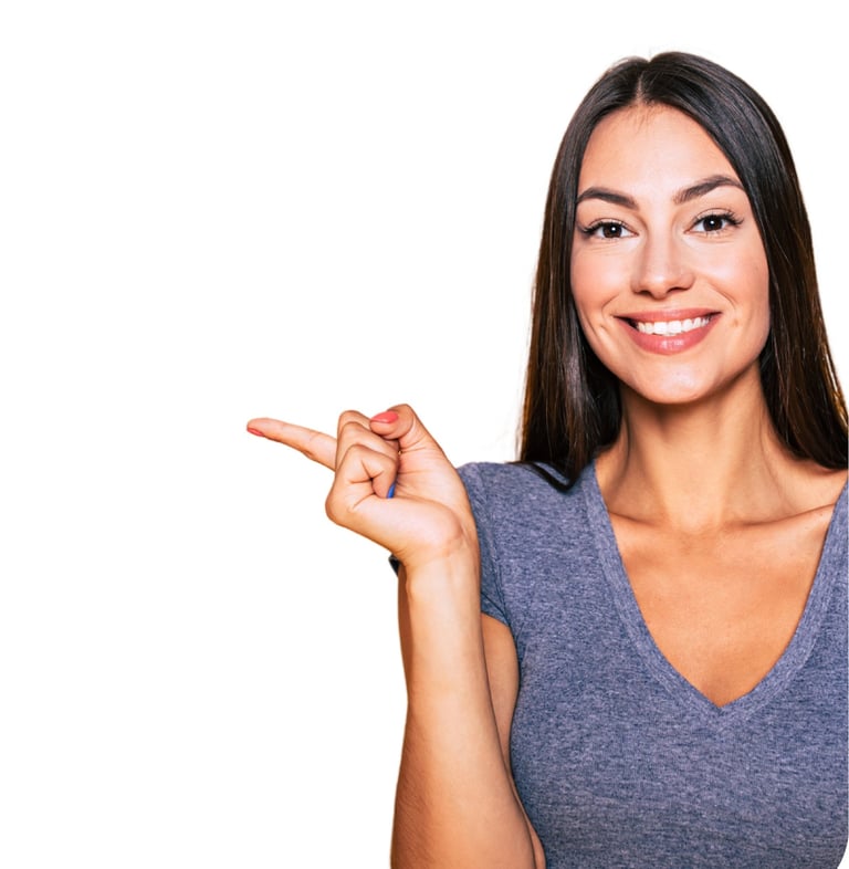 mujer señalando campaña de emails por encargo