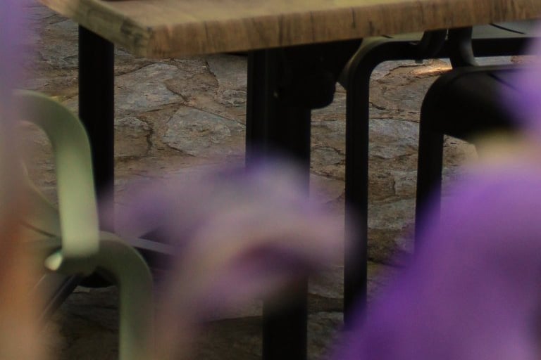 profitez de la fraicheur de la terrasse