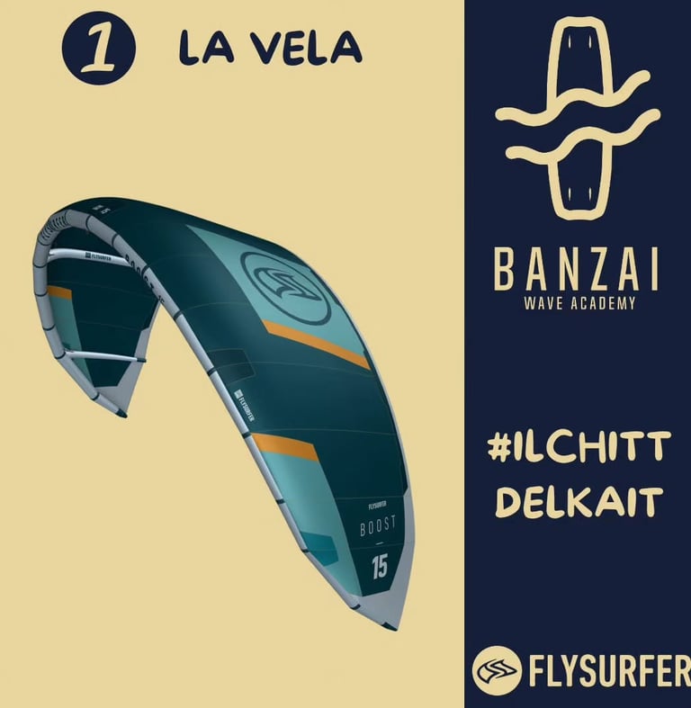 una vela di kitesurf gonfia e pronta a volare