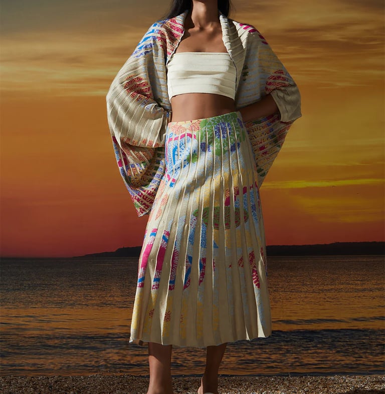 Estampa exclusiva em jacquard com inspiração na cultura popular brasileira do artesanato e rendeiras