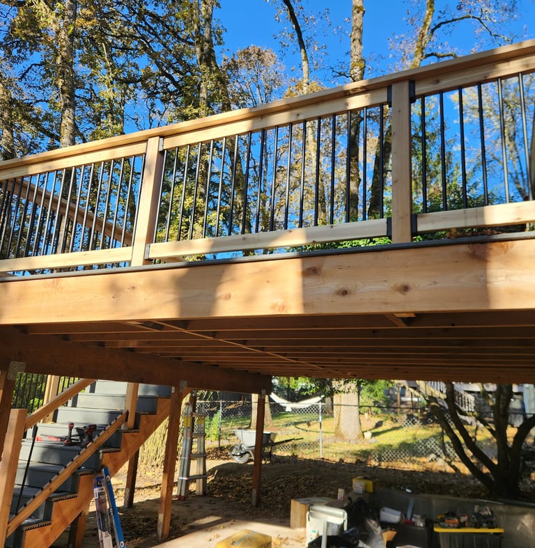 Cedar handrail with aluminum spindles