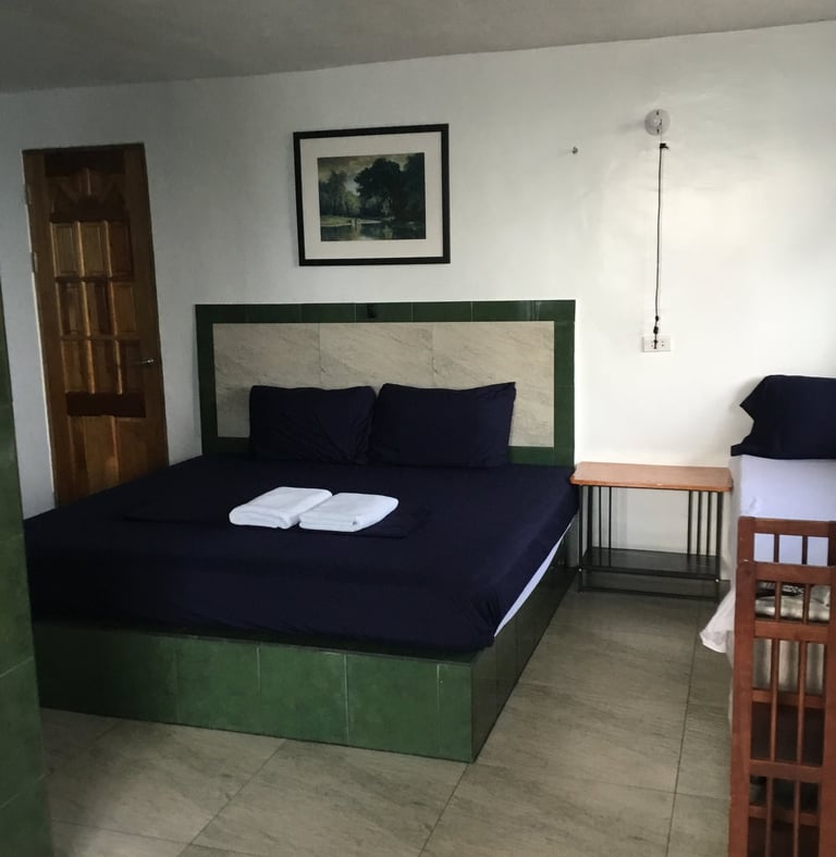 King size bed Callachuchi Homestay
