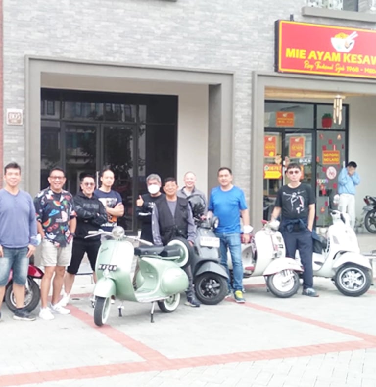 Keseruan makan di Mie Ayam Kesawan rukan osaka pik 2