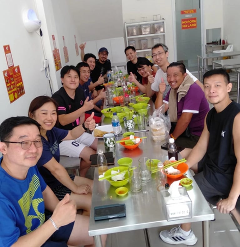 Keseruan makan di Mie Ayam Kesawan rukan osaka pik 2