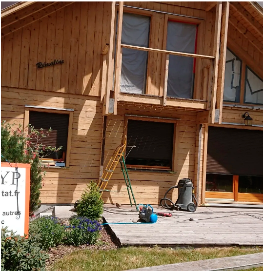 Aérogommage façade chalet en bois