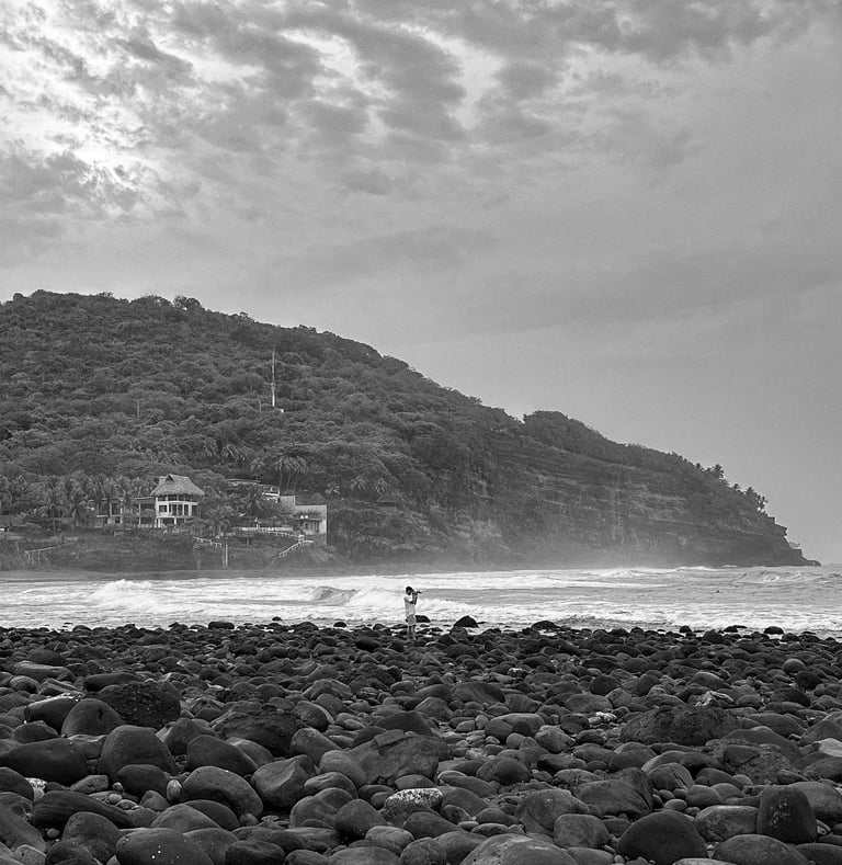 black and white shot of surf point break at el zonte beach