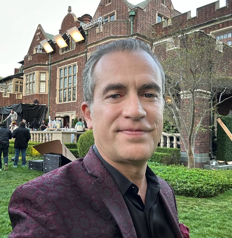 On set: TV series. "Your Friends and Neighbors" Season 2