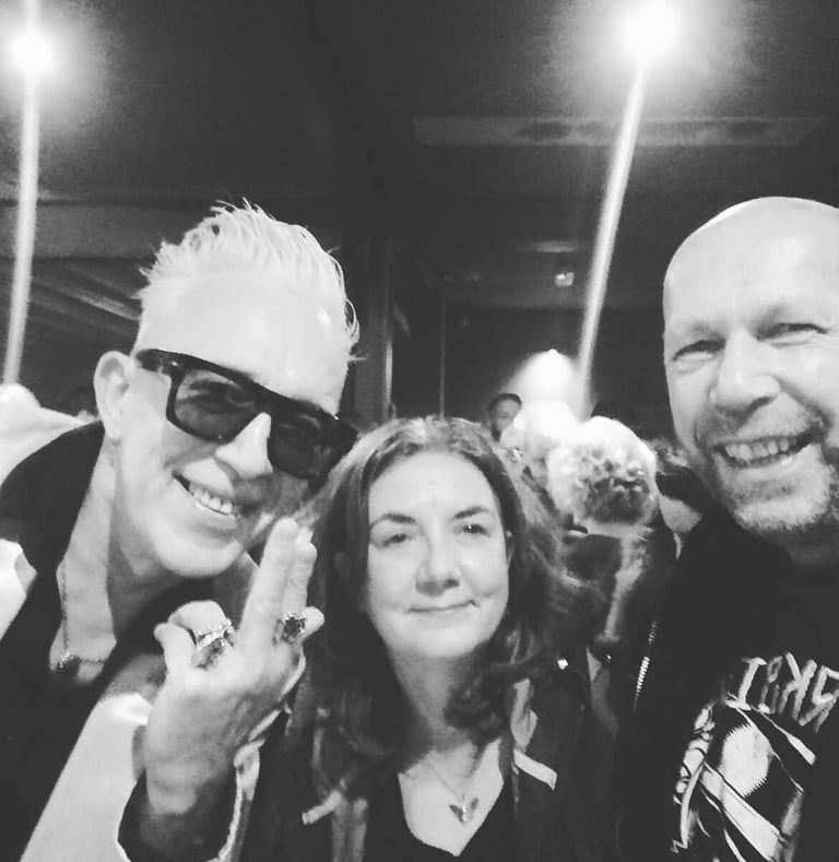 jennie lynch with band members