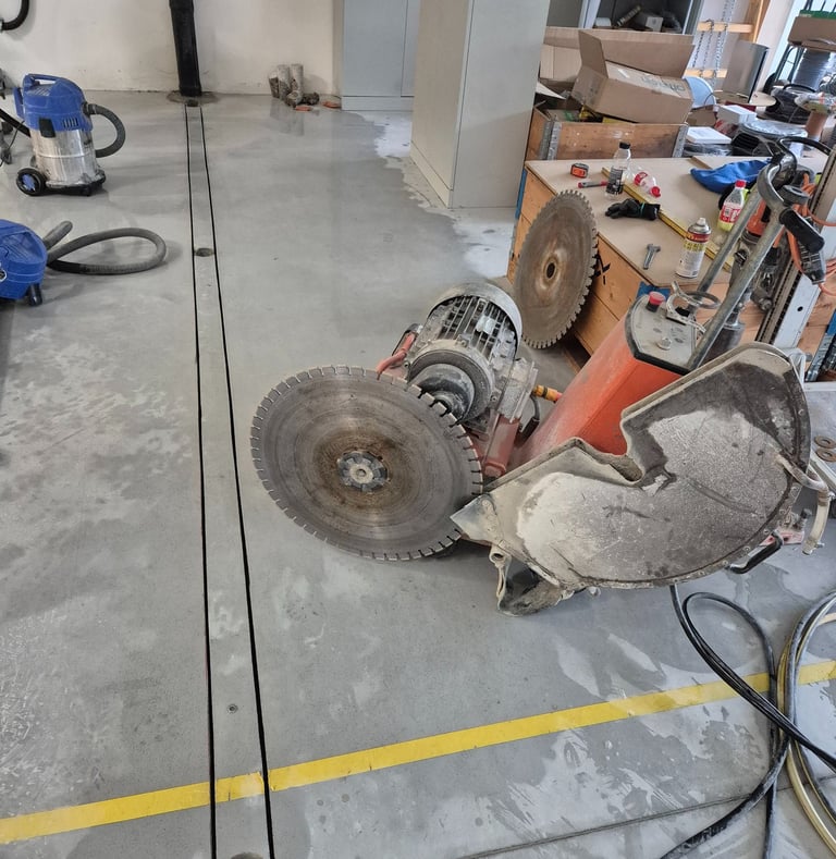 Sík beton- és aszfaltvágás, dilatációs vágás födémvágás, padlóvágás