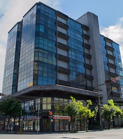 a large building with a lot of windows and a lot of windows