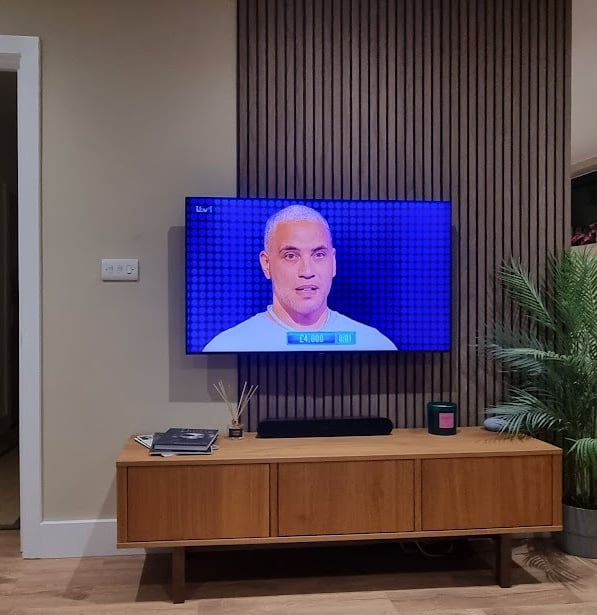 MountMyTV - Samsung 55" TV mounted onto a feature wall