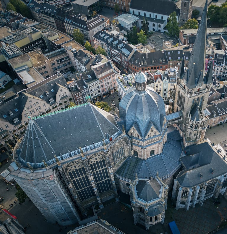 Drohnenbild Aachener Dom, Luftaufnahme des Aachener Dom