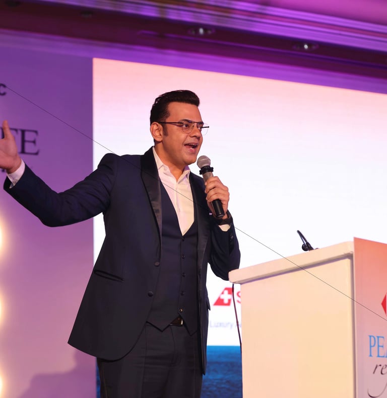 Cyrus Sahukar hosting the HSBC Peaklife Regatta 2023 event