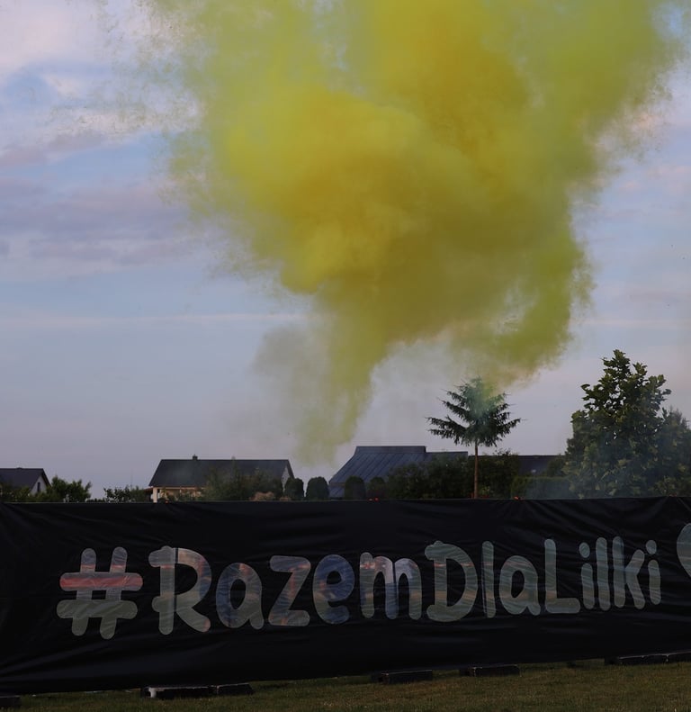 kolorowe miny dymne folia podświetlana pirotechniką festyn atrakcja eventowa