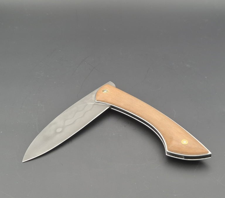 Couteau piémontais semi ouvert