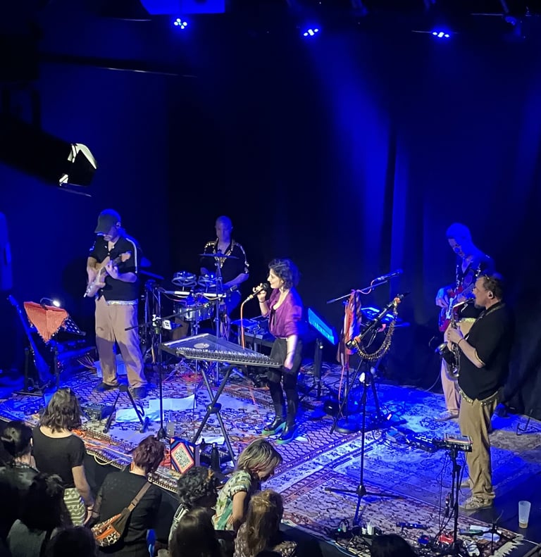 Johnny Makam à la baleine à bascule