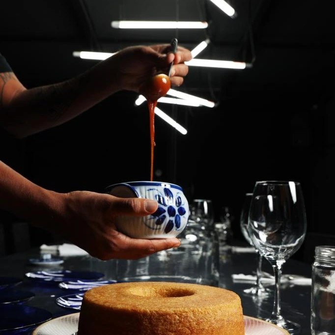 Bolo e café fizeram parte da experiência da performance Comer É Arte. Foto: Divulgação