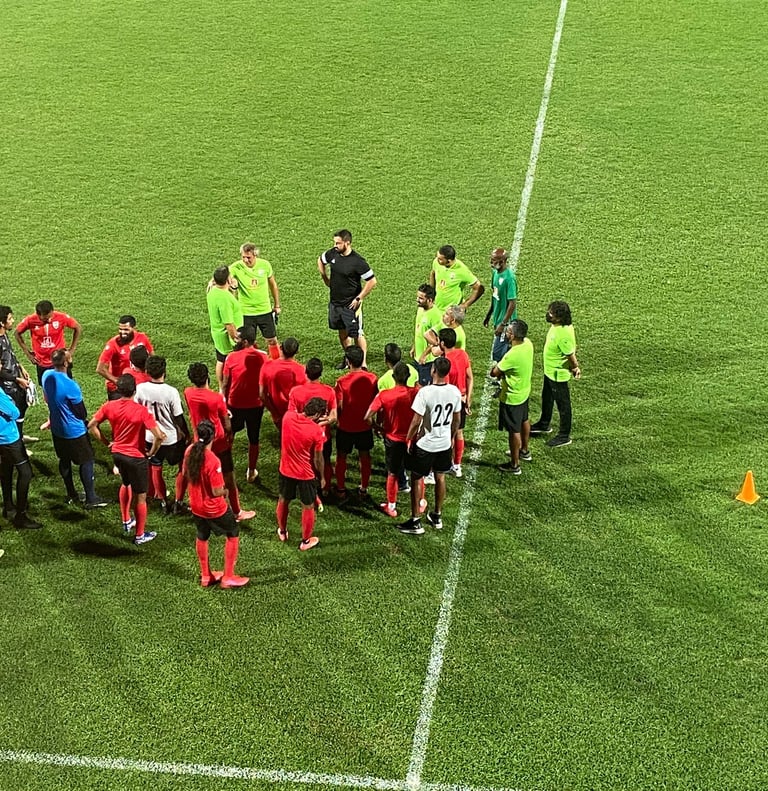 Abel Lorenzo Agras durante asesoría a la selección de Maldivas