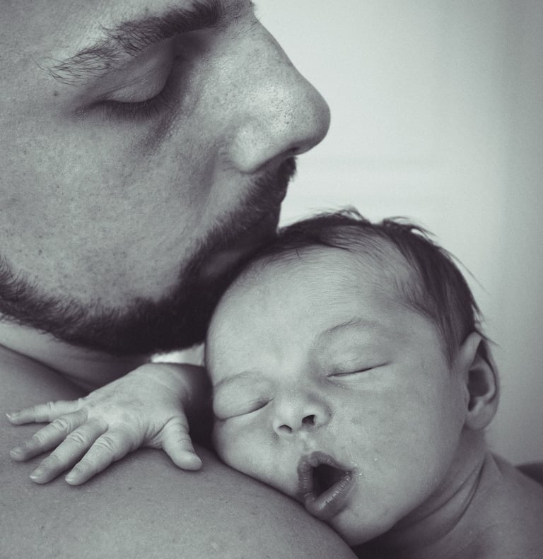 shooting de naissance en noir et blanc, en Seine et Marne, petite main