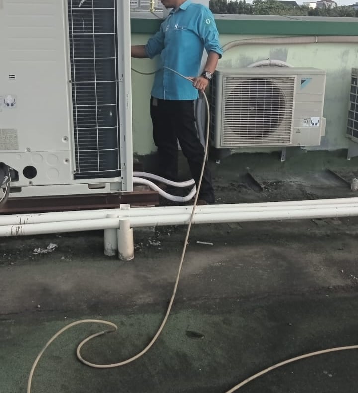 Service AC Daikin VRV 10 Pk Pekanbaru
