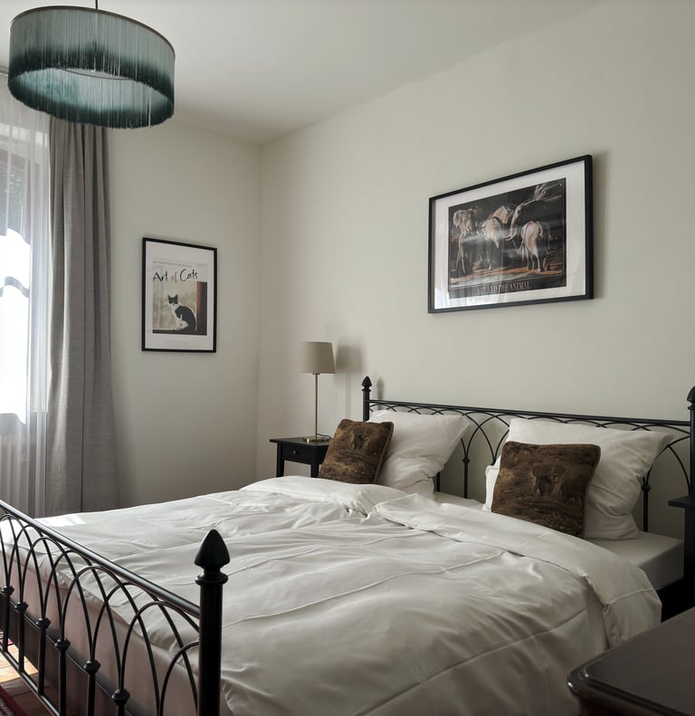 stilvoll renoviertes Schlafzimmer in der Ferienwohnung