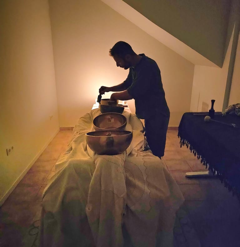 csaba practicing a sound therapy session