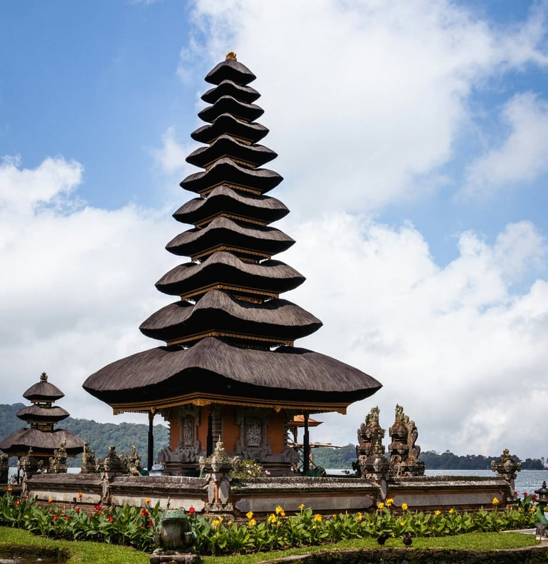 Tanah Lot, home to the ancient Hindu pilgrimage temple Pura Tanah Lot, Bali (Indonesia)