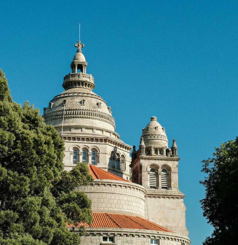sanctuaire Santa Luzia sous un ciel bleu à Viana do Castelo Portugal