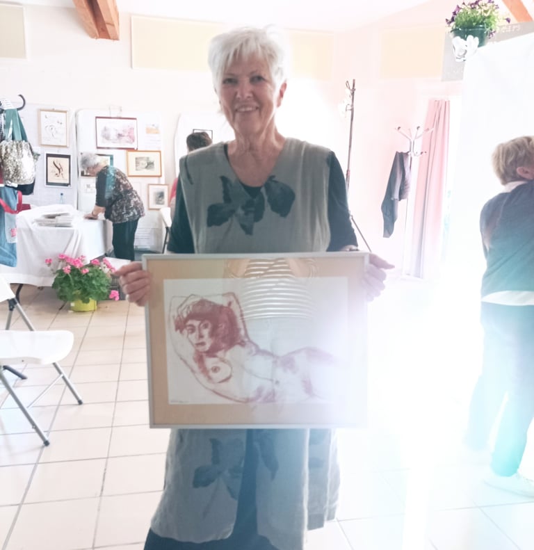 Jutta with her charcoal drawing